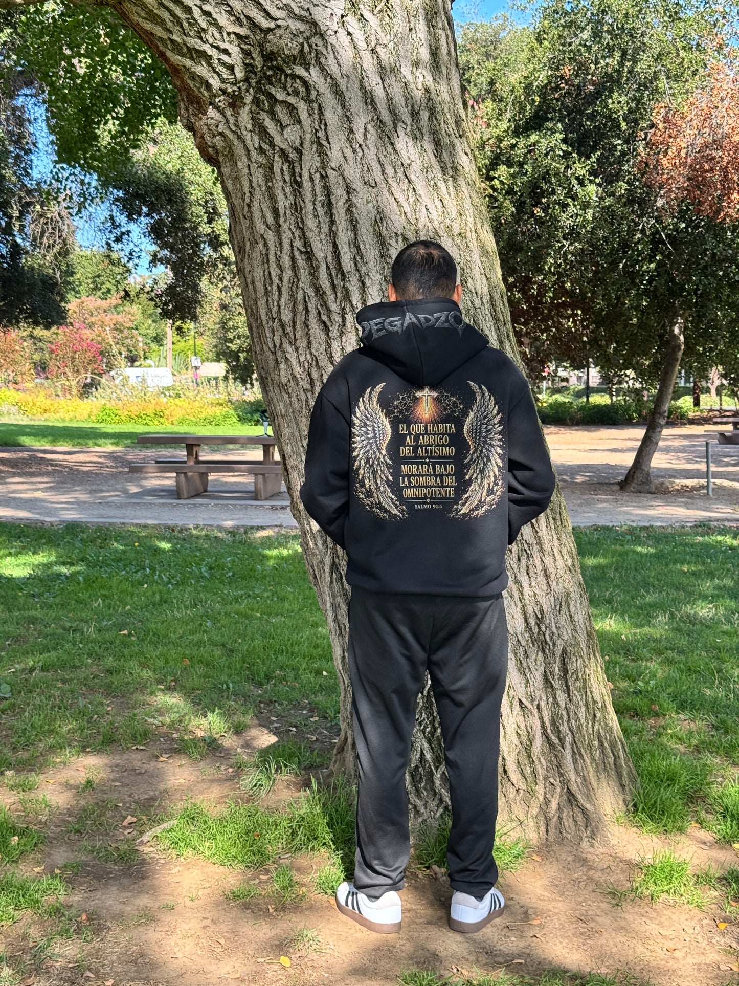 PEGADZO ESSENTIAL — Hoodie Salmo 91 (500 GSM)